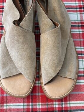Born IWA Women's Taupe Suede Crossover Sandals